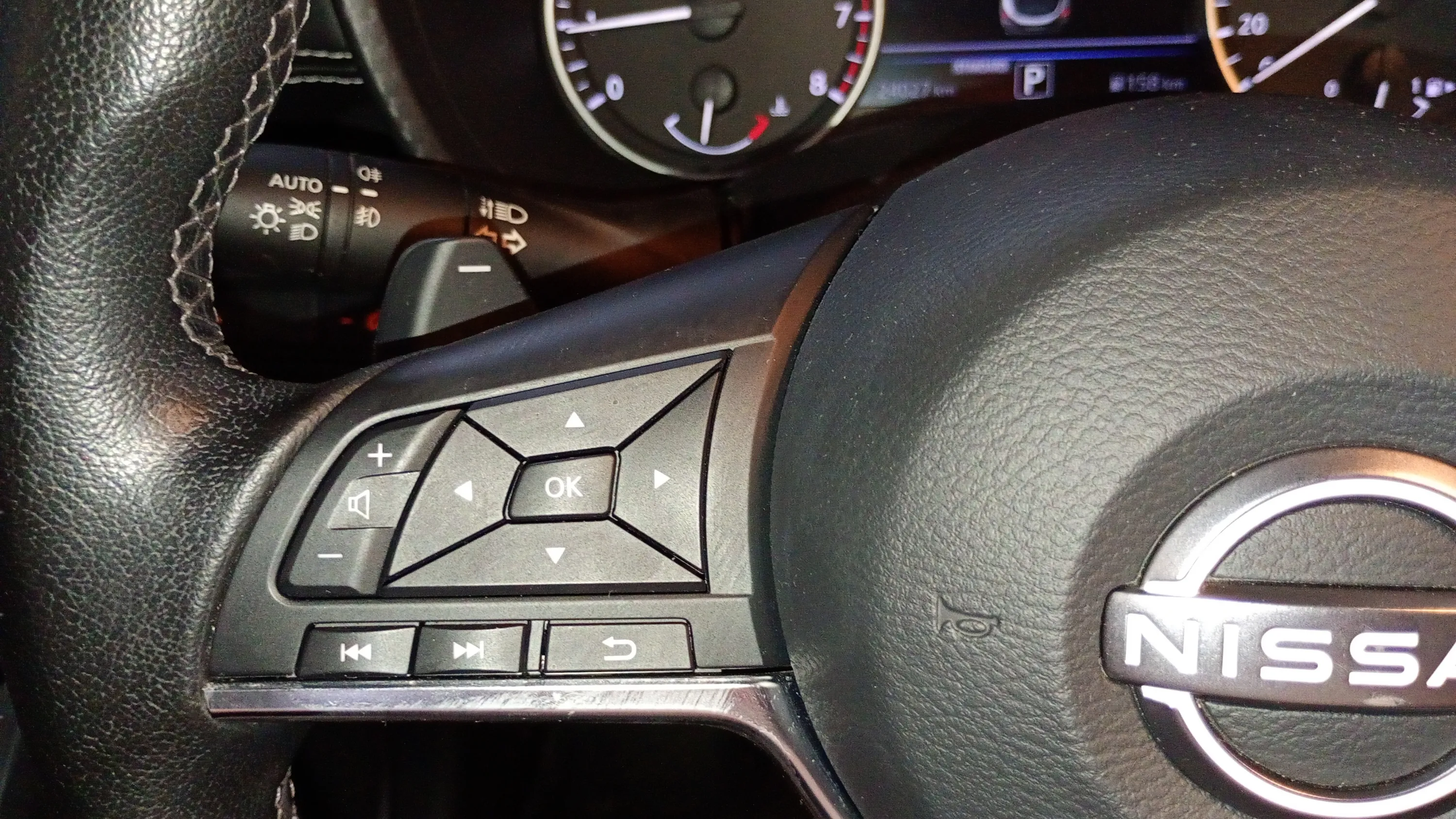 Nissan Juke DIG-T DCT Tekna - foto 11