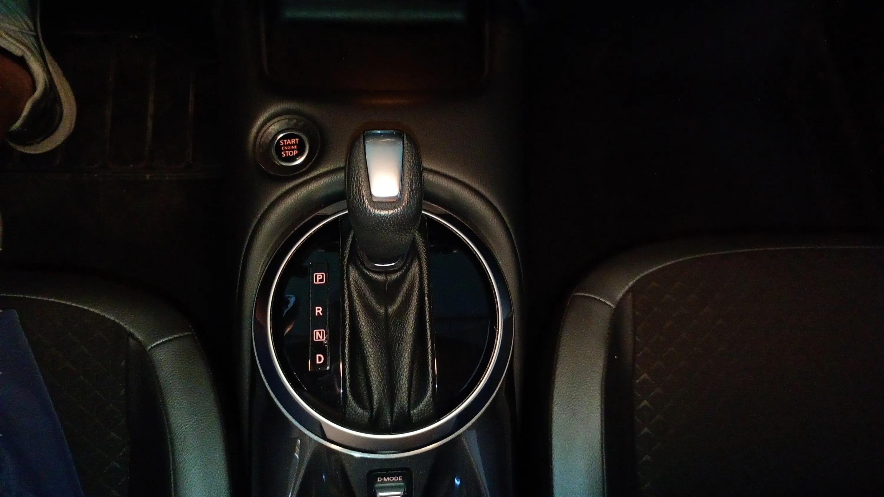 Nissan Juke DIG-T DCT Tekna - foto 17