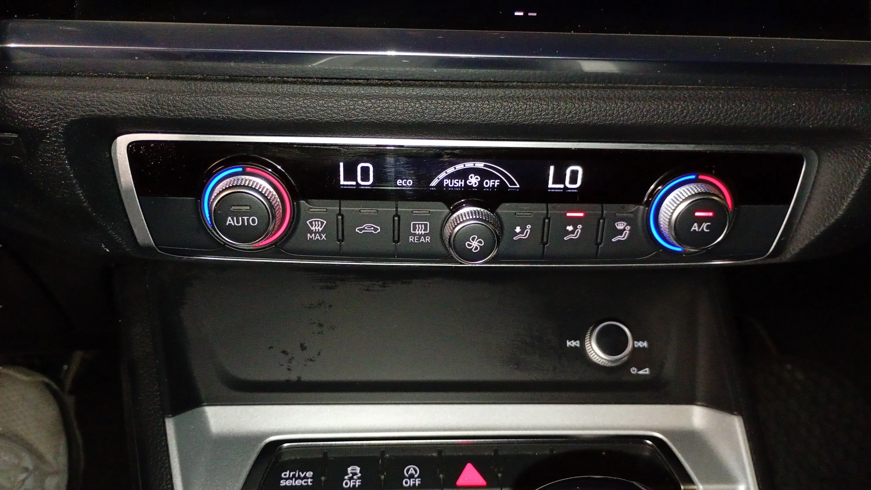 Audi Q3 35 TDI quattro - foto 19