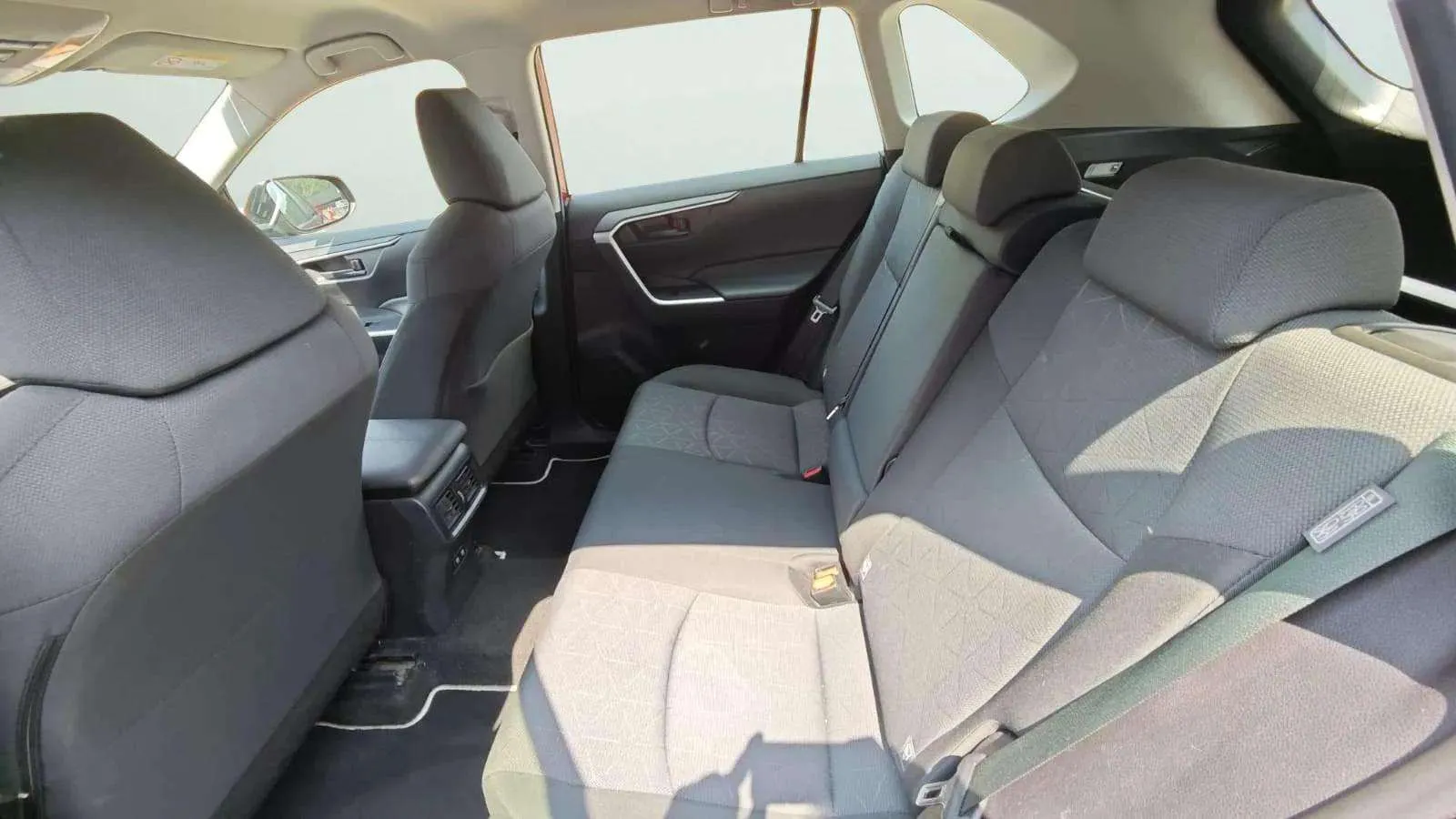 Toyota RAV4 2.5l 220H Business - foto 26