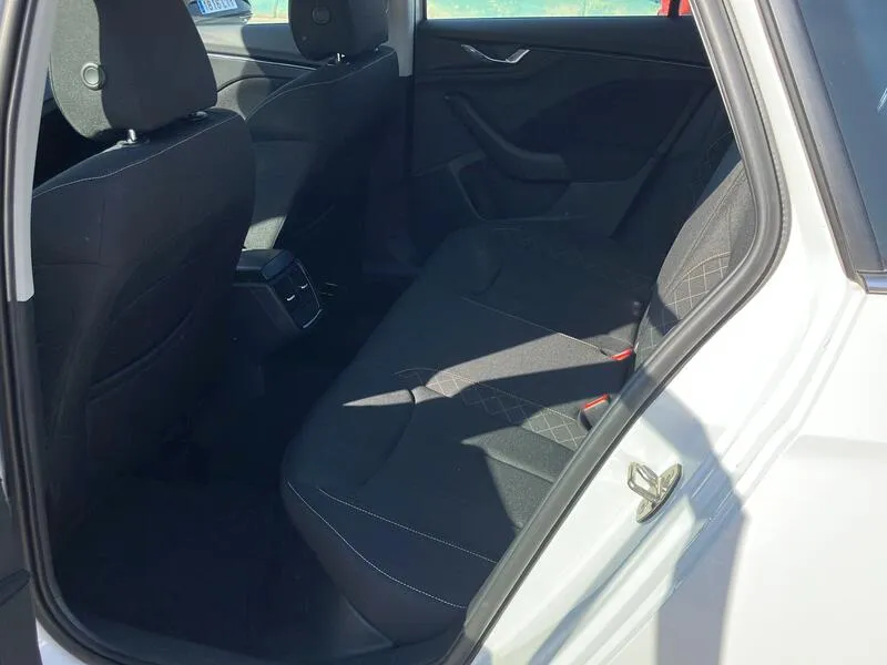 Škoda Kamiq 1.0 TSI DSG Ambition - foto 22