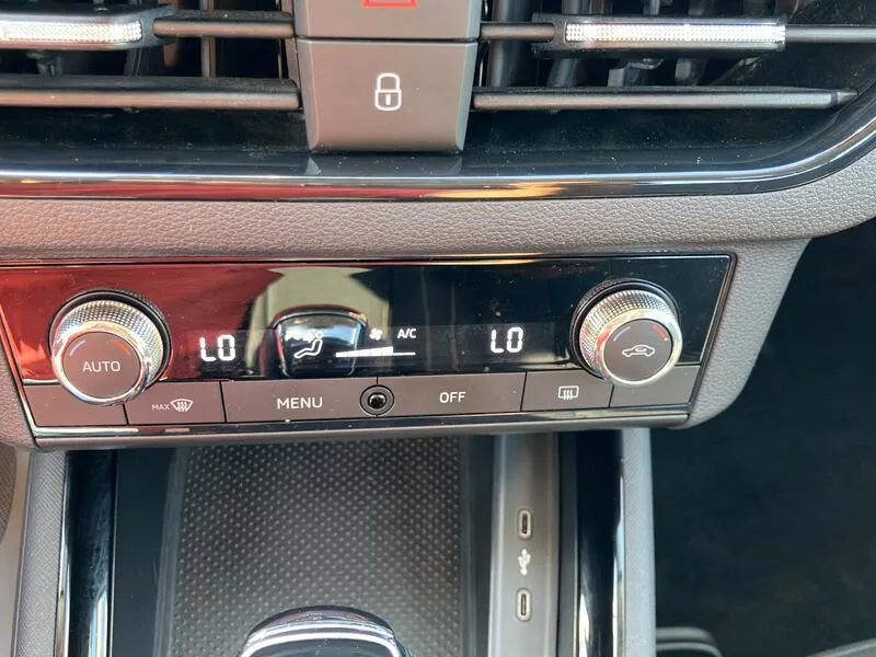 Škoda Kamiq 1.0 TSI DSG Ambition - foto 40