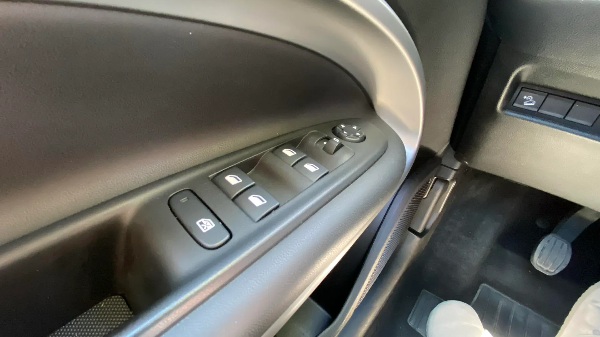 Jeep Avenger 1.2 G Summit - foto 18