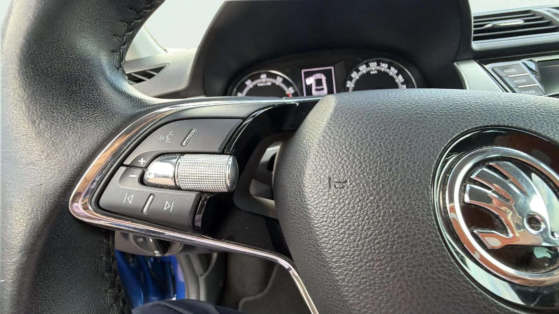 Škoda Fabia 1.0 TSI Ambition - foto 23