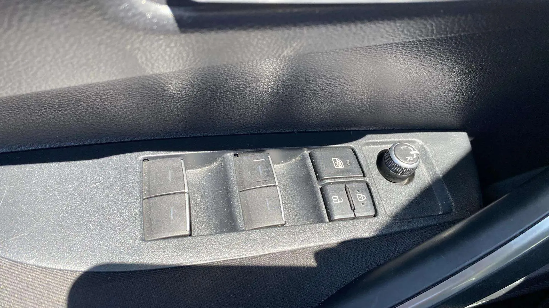 Toyota Corolla 1.6 - foto 11