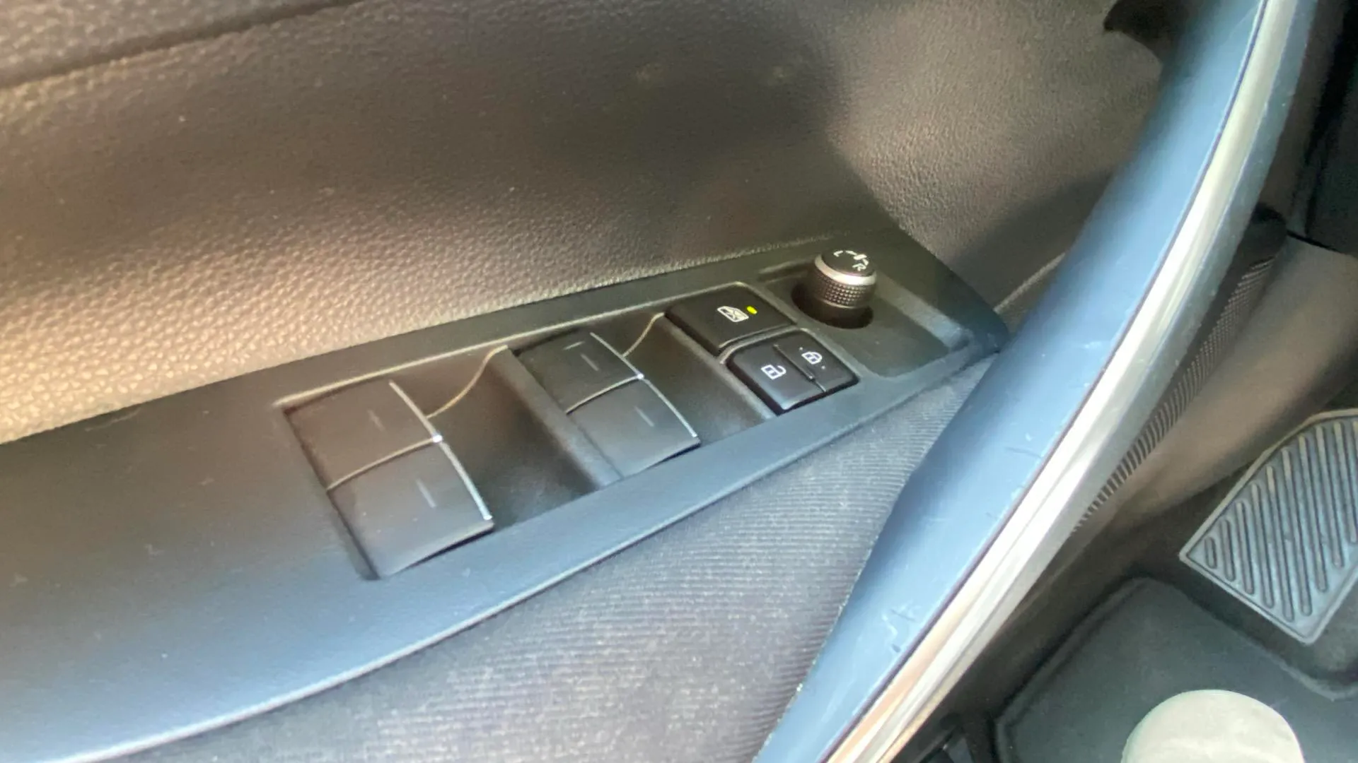 Toyota Corolla Active 125 1.6 - foto 19