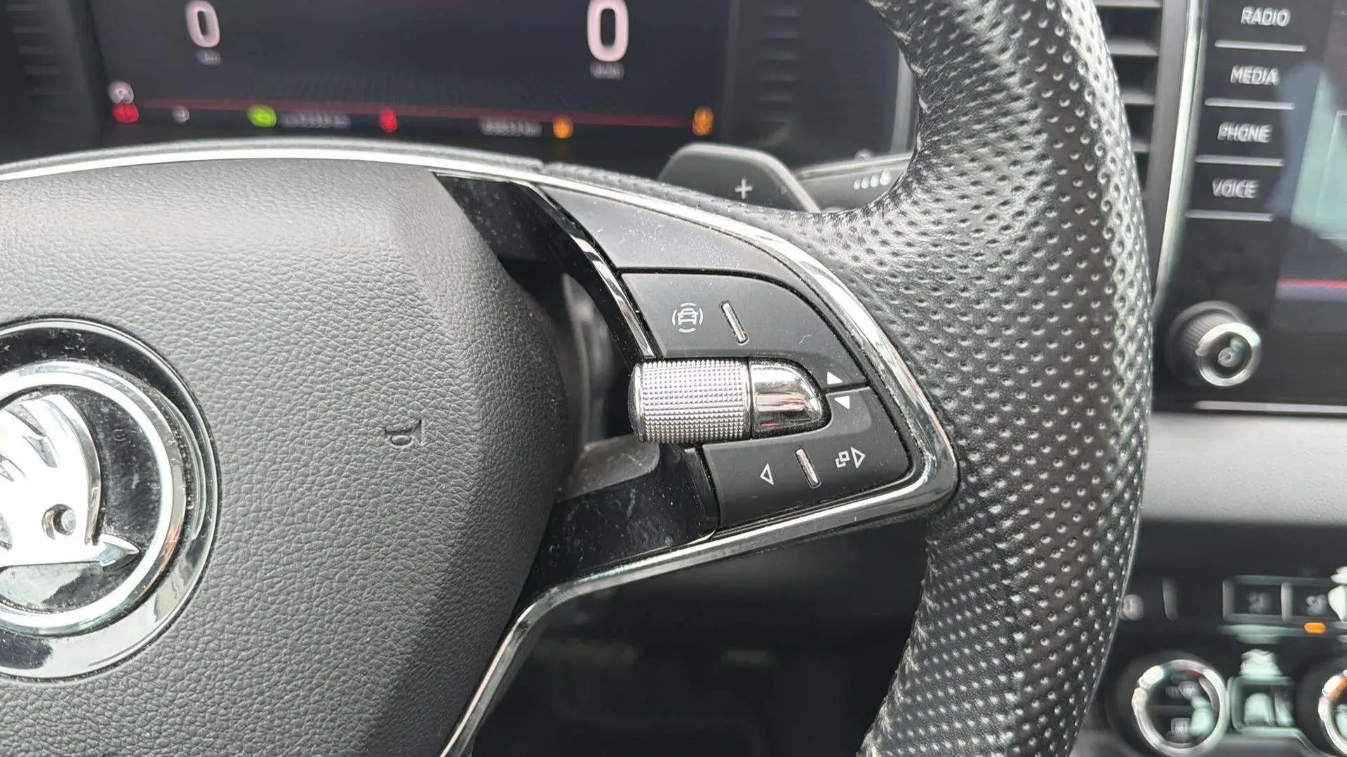 Škoda Karoq 1.5 TSI DSG ACT Selection - foto 15