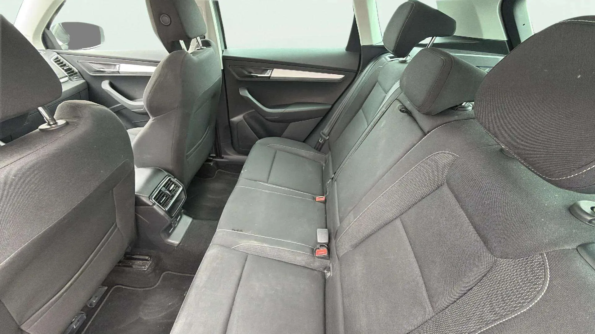 Škoda Karoq 1.5 TSI DSG ACT Selection - foto 18