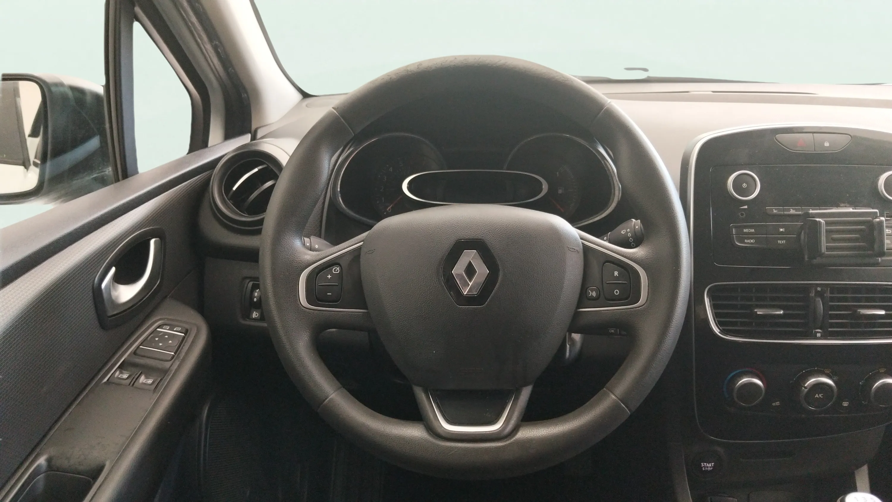 Renault Clio Business TCe -18 - foto 8