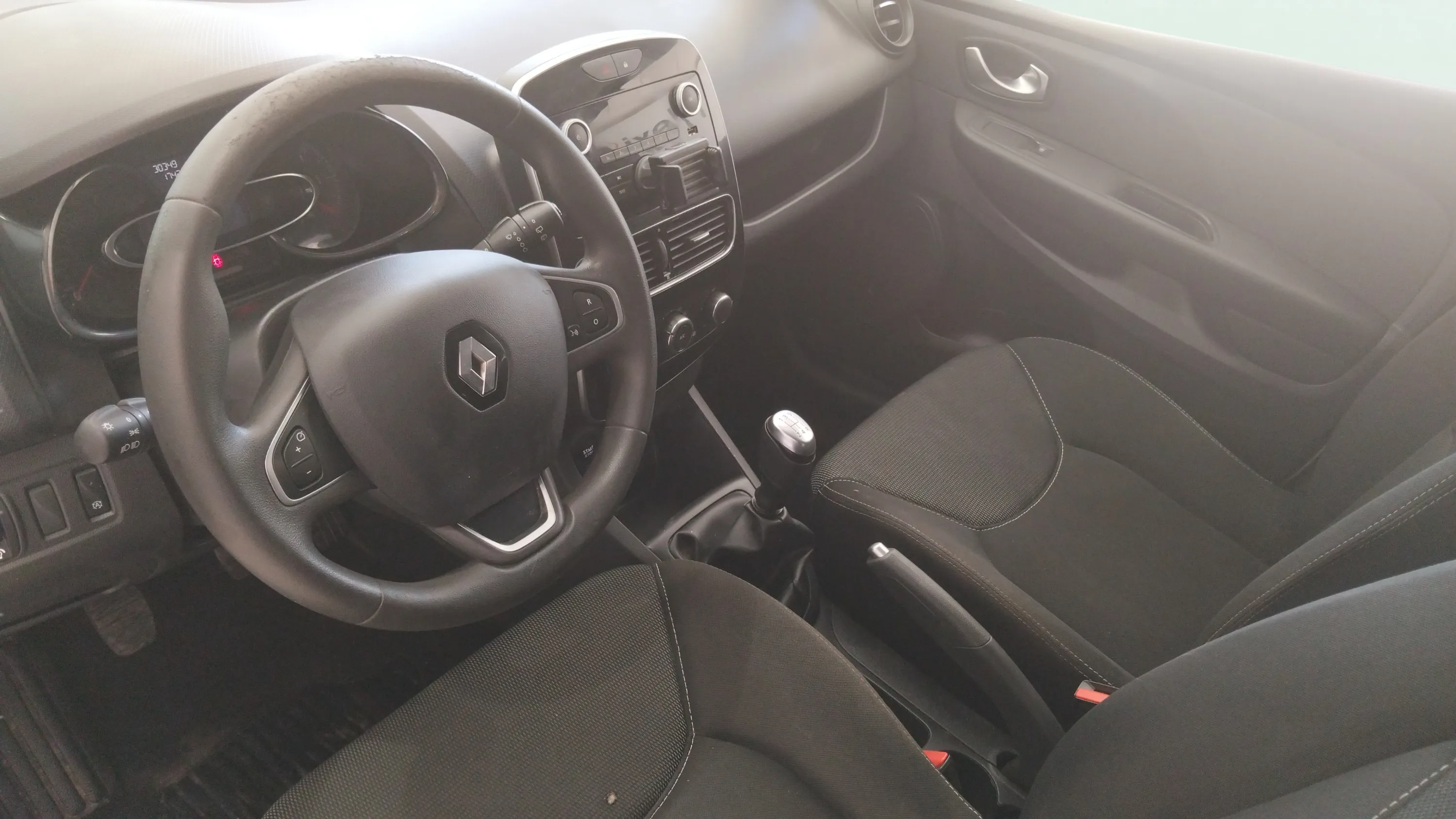Renault Clio Business TCe -18 - foto 7
