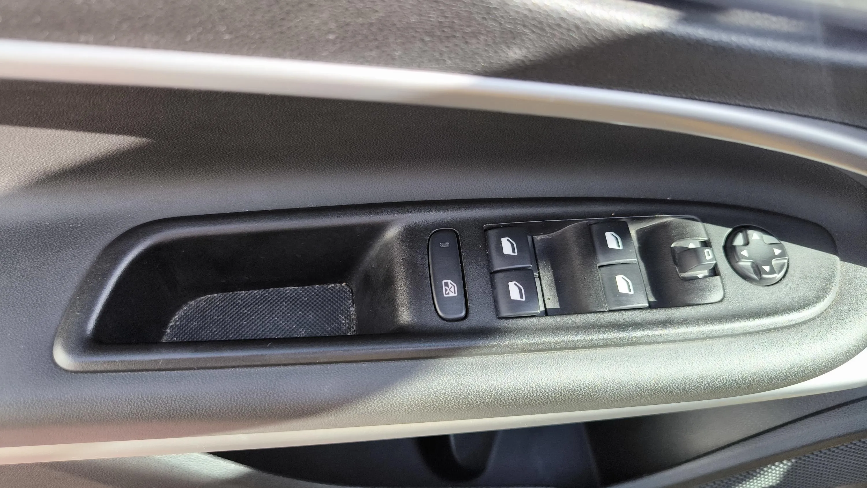 Jeep Avenger 1.2 G Altitude - foto 38