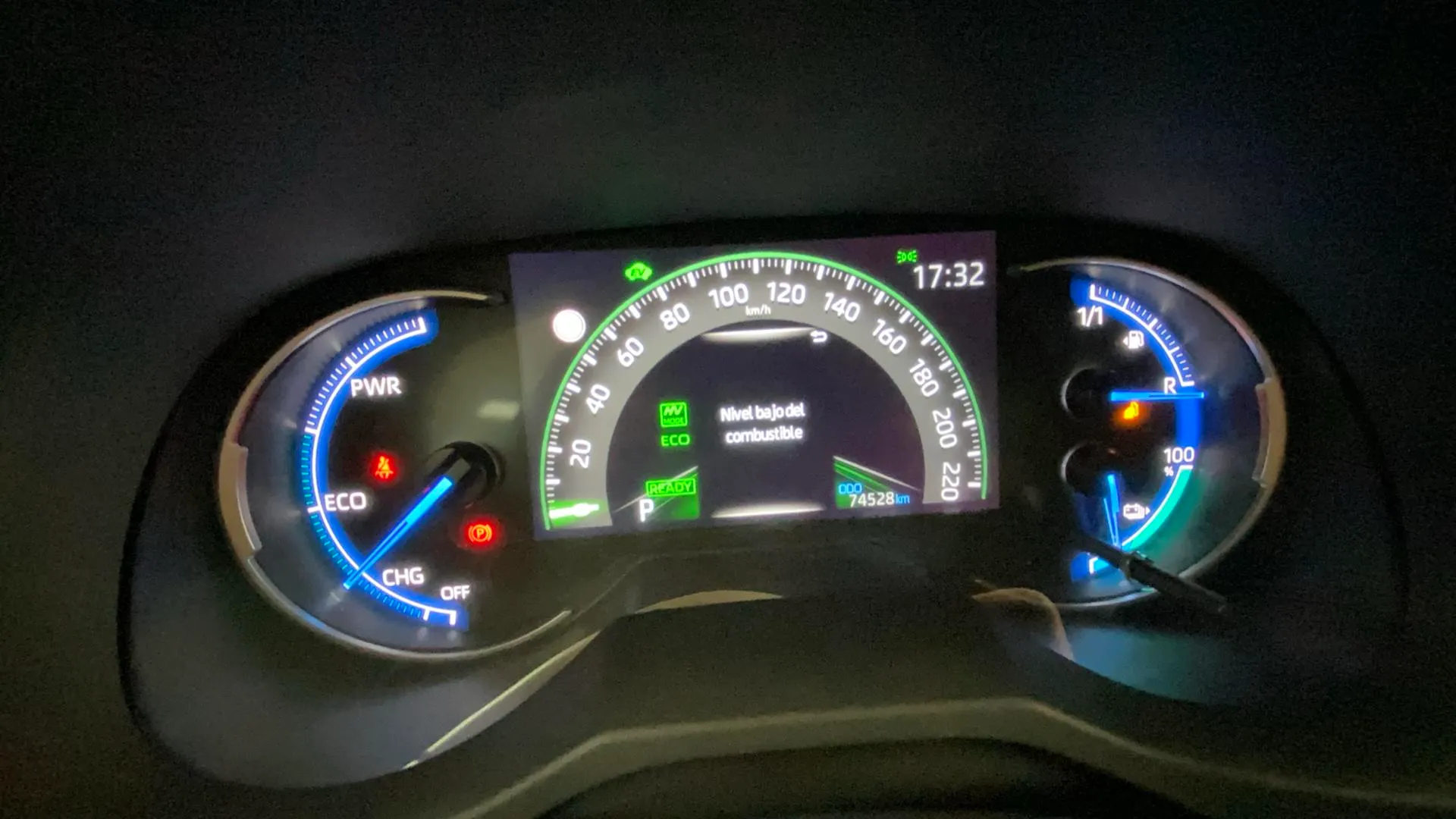 Toyota RAV4 2.5l PLUG-IN 300PH (e-CVT) Advance - foto 8
