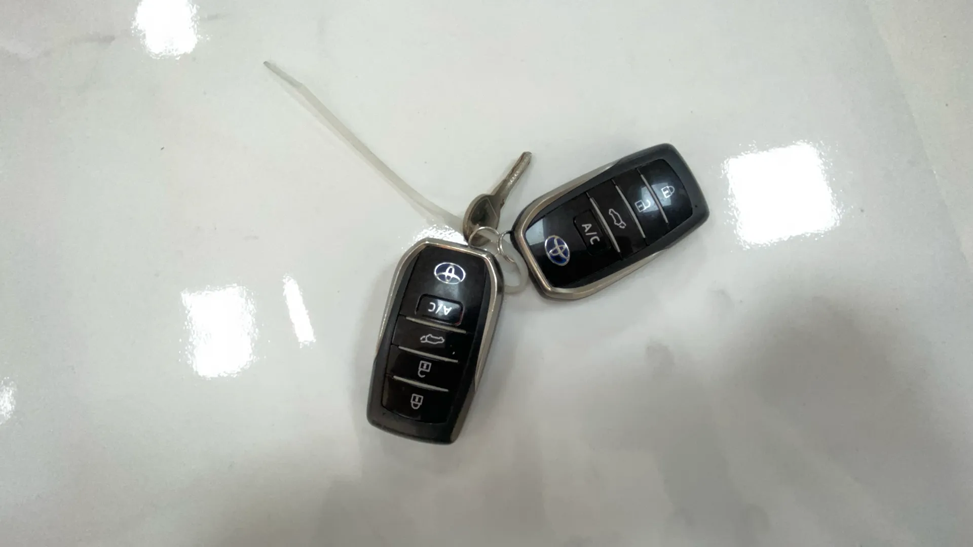 Toyota RAV4 2.5l PLUG-IN 300PH (e-CVT) Advance - foto 17