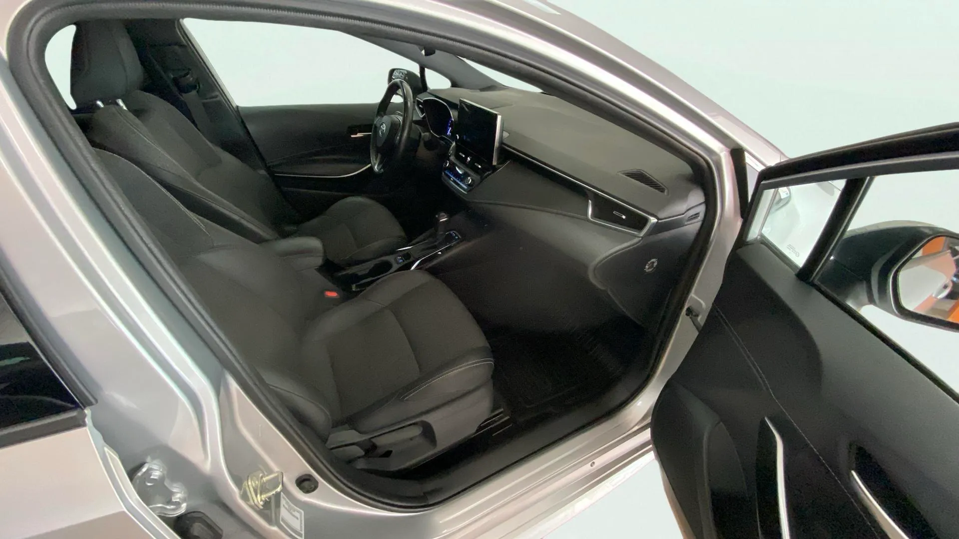 Toyota Corolla 125H e-CVT Style Plus - foto 9