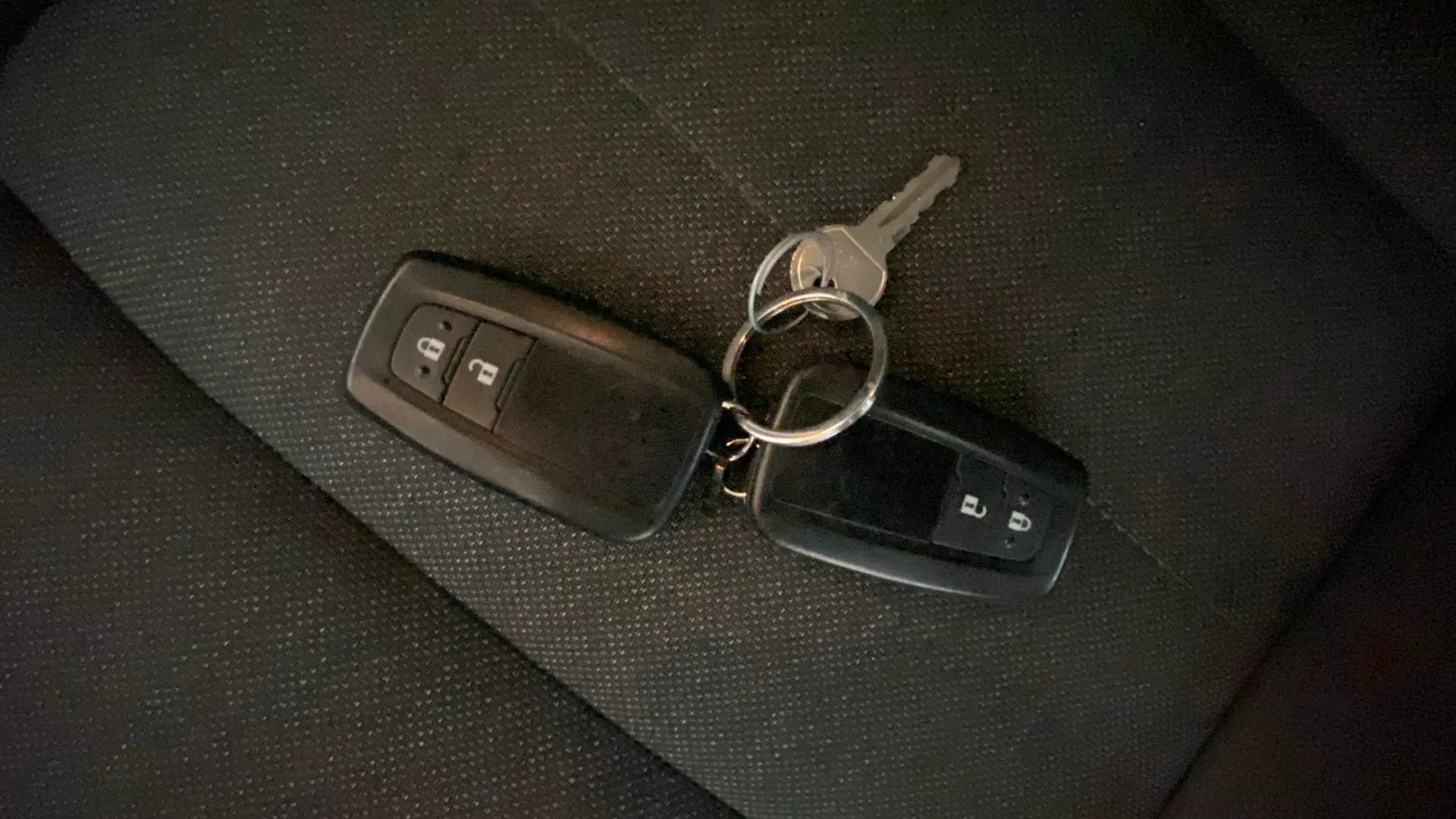 Toyota Corolla 125H e-CVT Style Plus - foto 17
