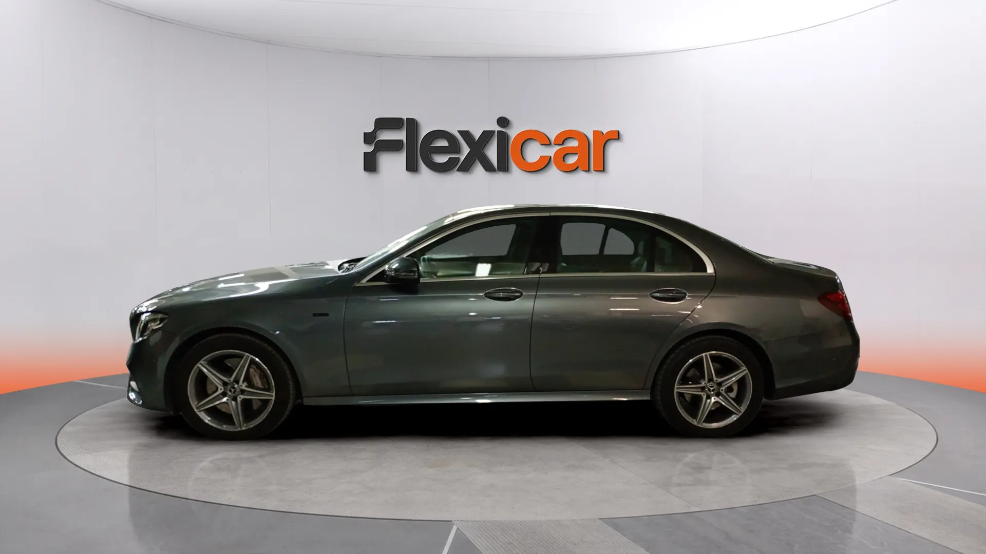 Mercedes-Benz Clase E E 300 e - foto 4