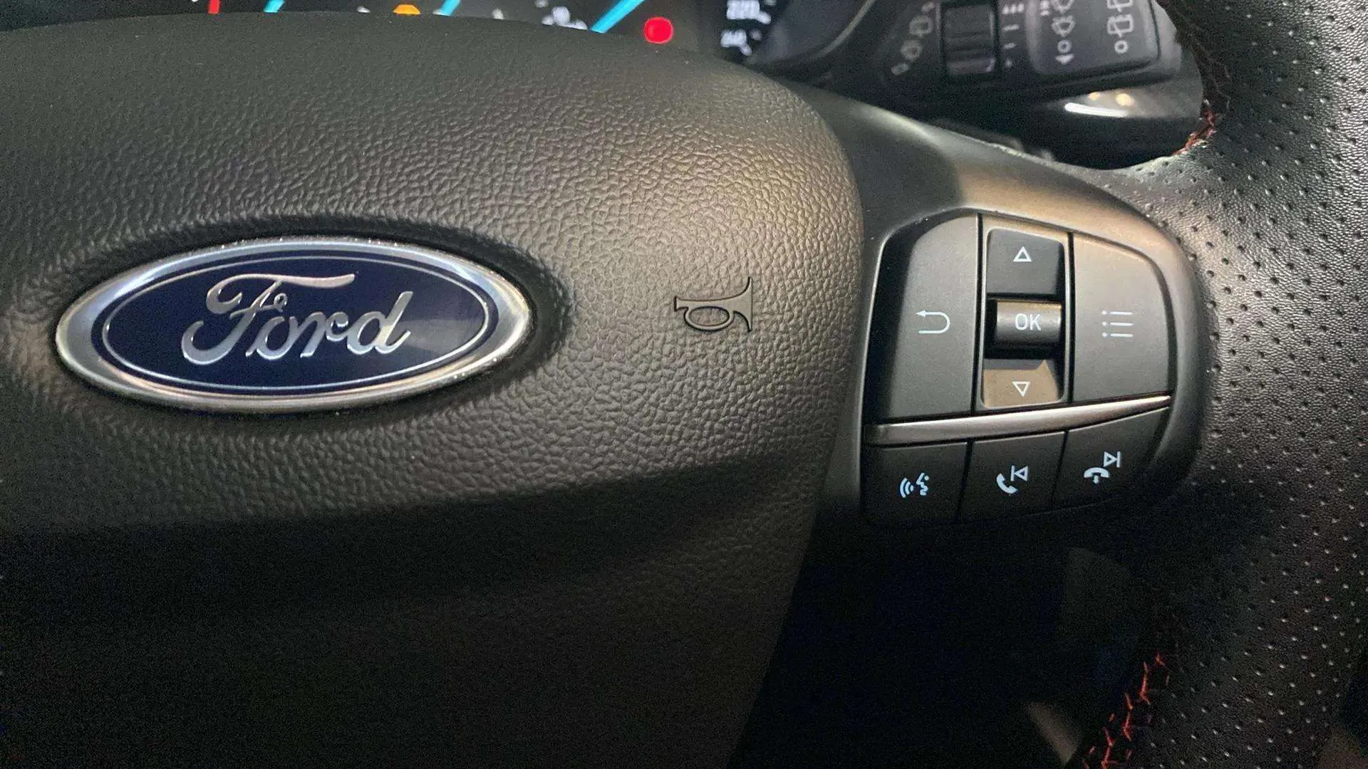 Ford Focus 1.0 EcoBoost MHEV ST-Line SB - foto 12