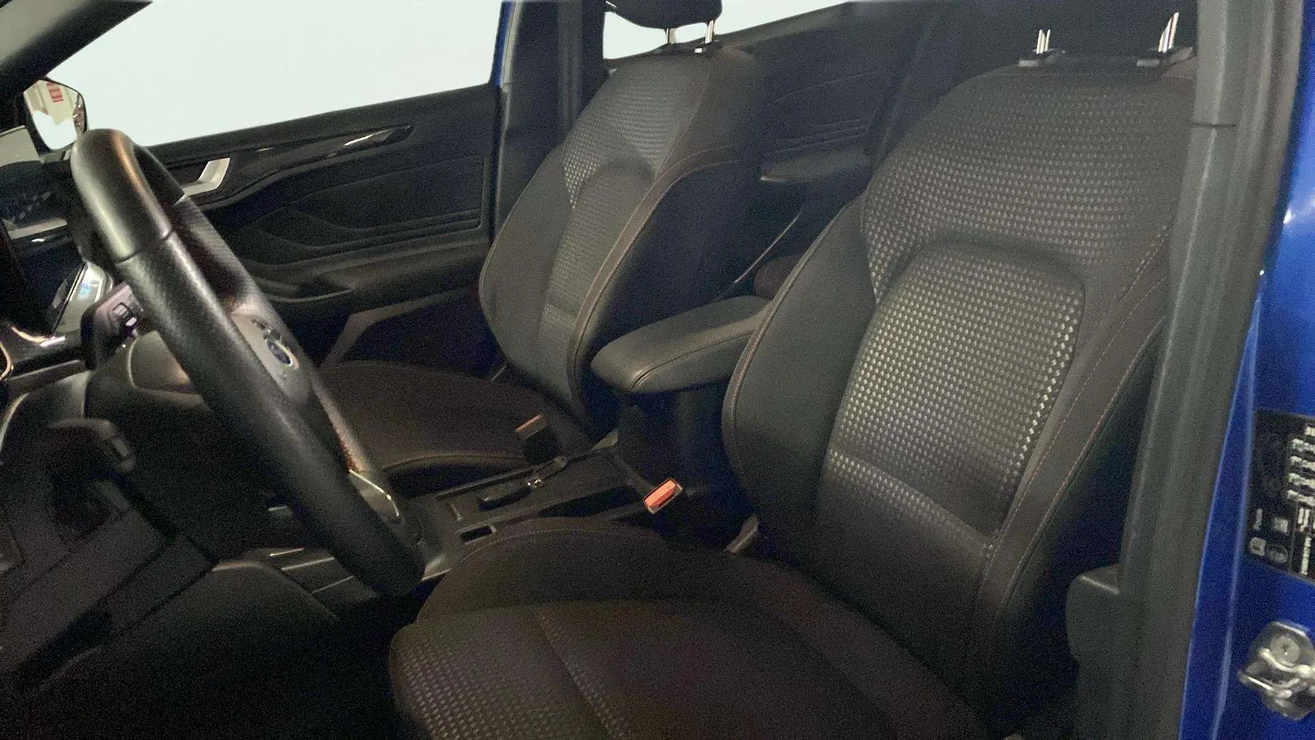 Ford Focus 1.0 EcoBoost MHEV ST-Line SB - foto 24