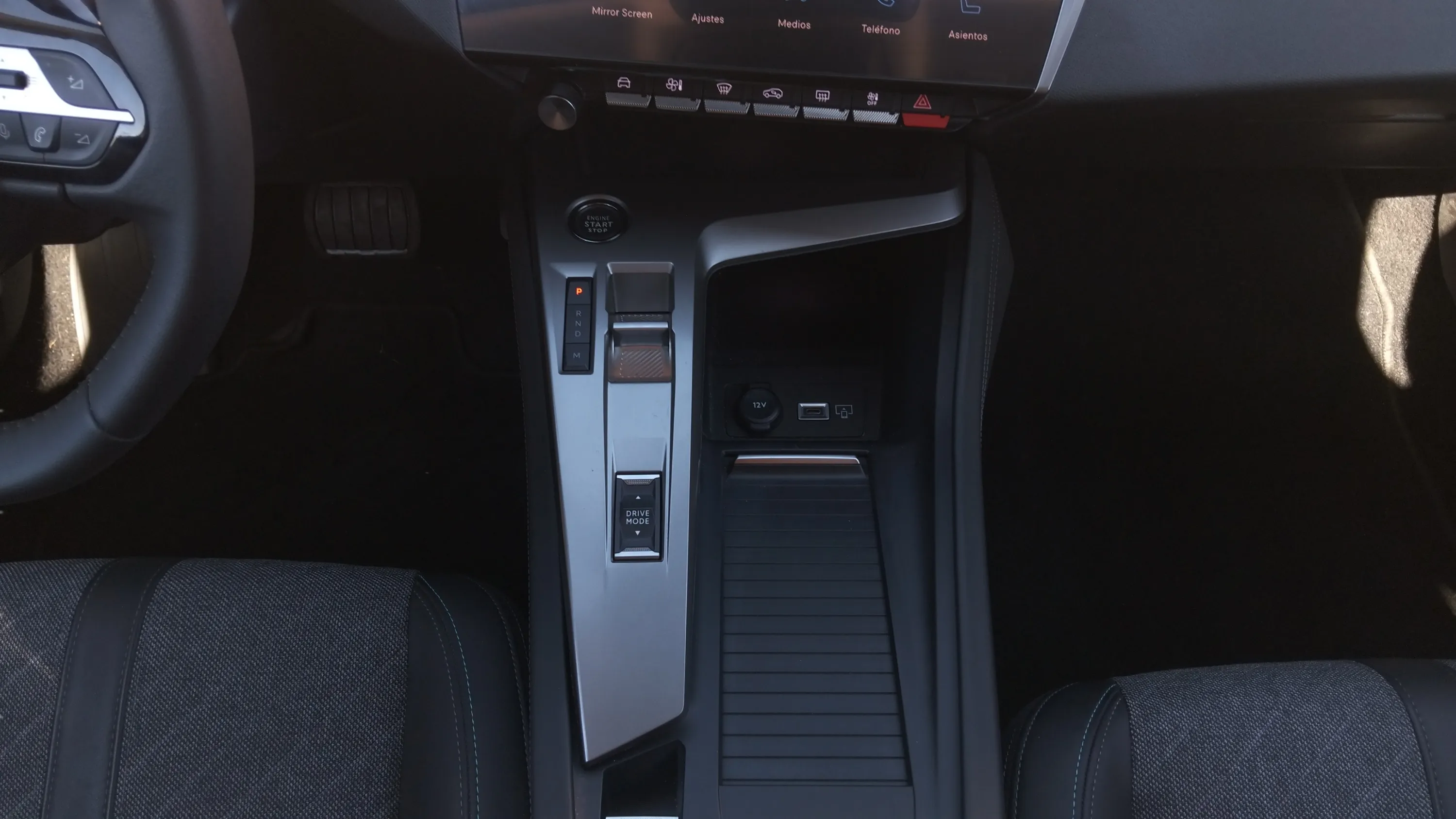Peugeot 408 Allure PureTech 130 EAT8 - foto 19