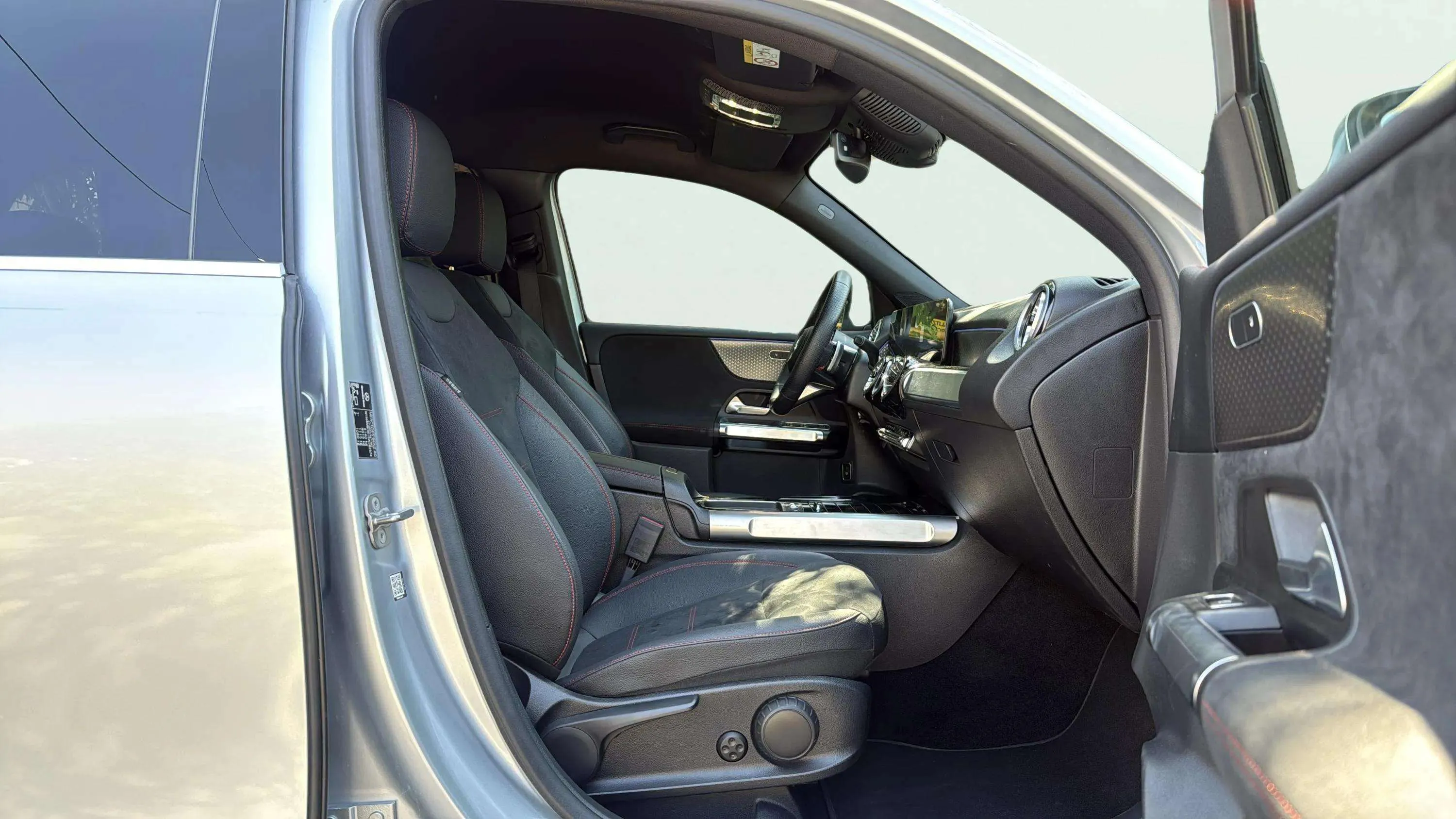 Mercedes-Benz GLB 200 - foto 12