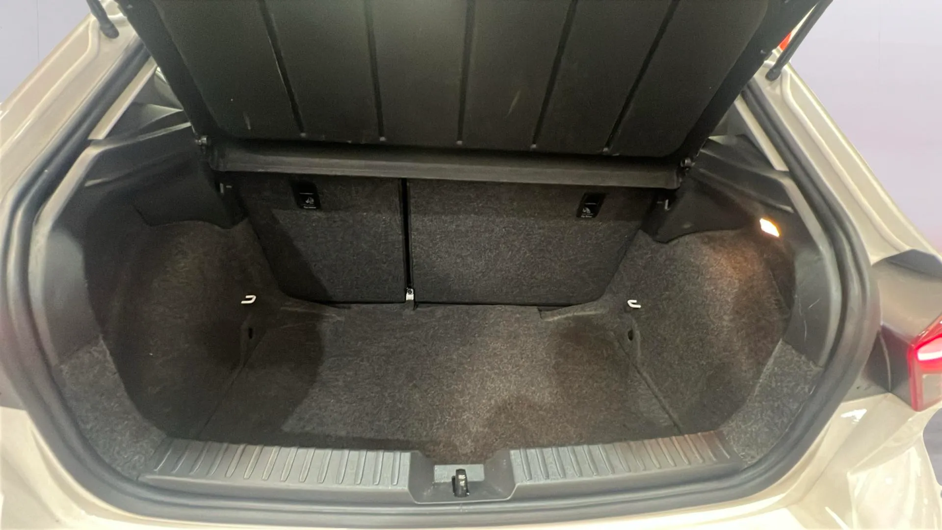 SEAT Ibiza 1.0 MPI Reference - foto 11