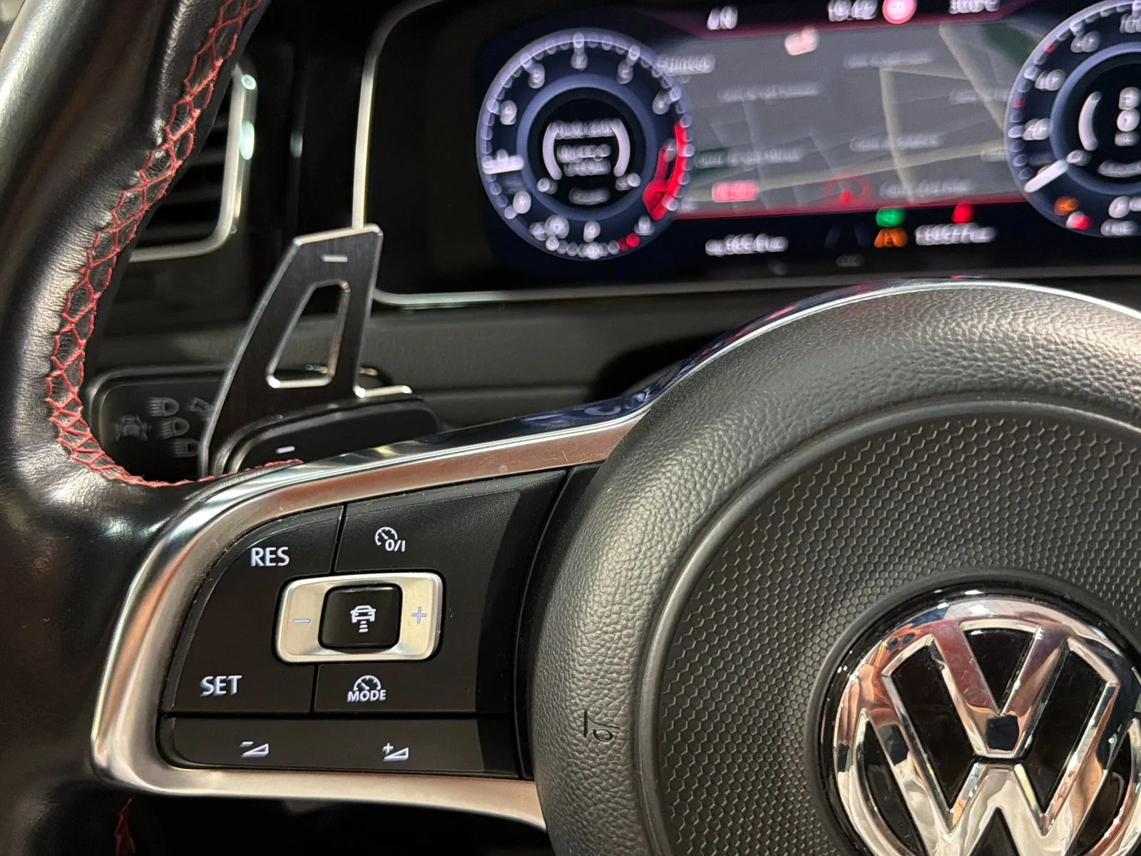 Volkswagen Golf GTI 2.0 TSI DSG - foto 8