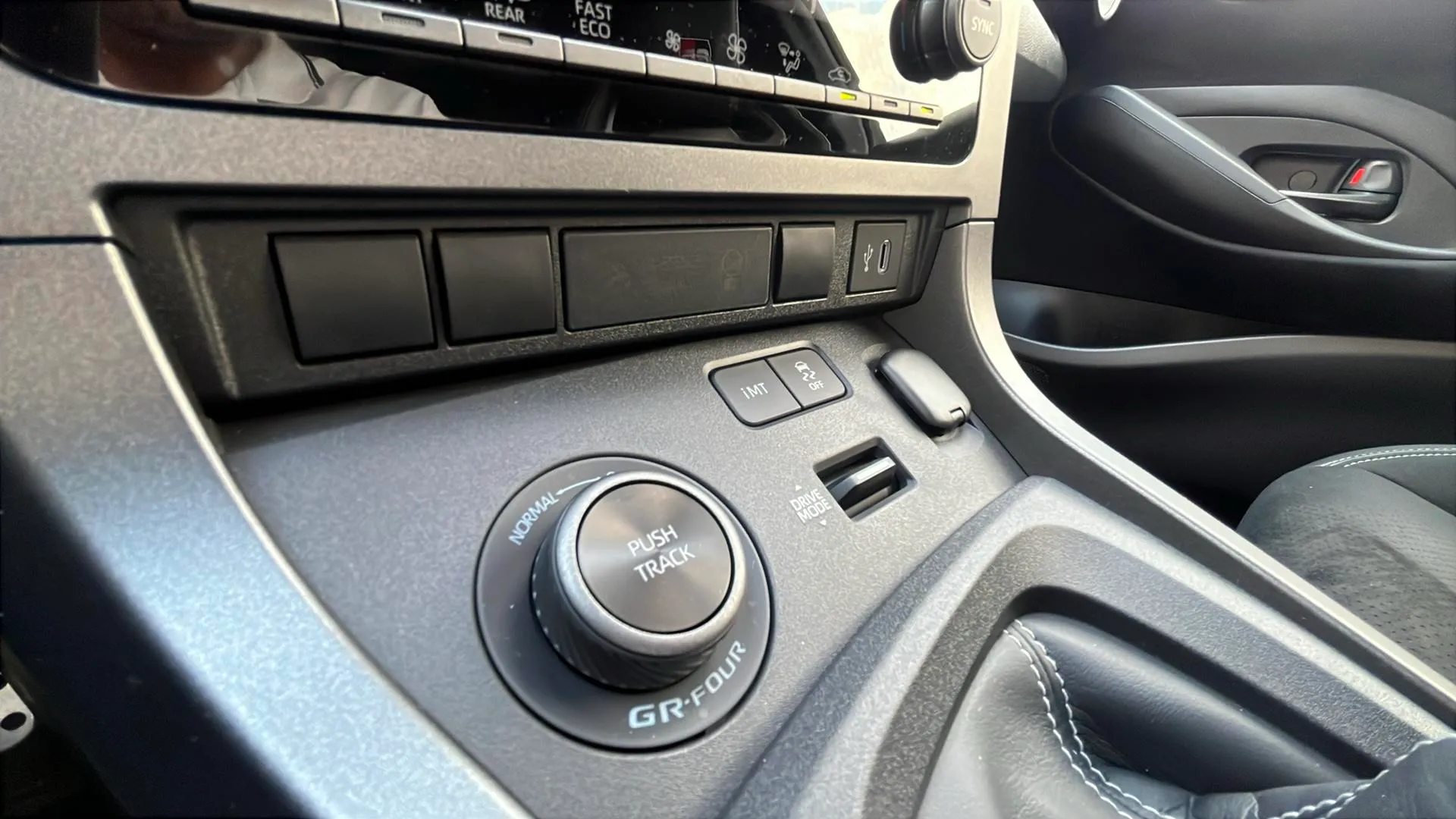 Toyota Yaris 1.6T 276 RZ - foto 19