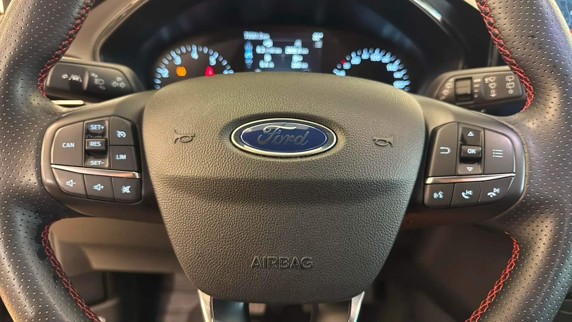 Ford Focus 1.0 EcoBoost MHEV ST-Line - foto 13