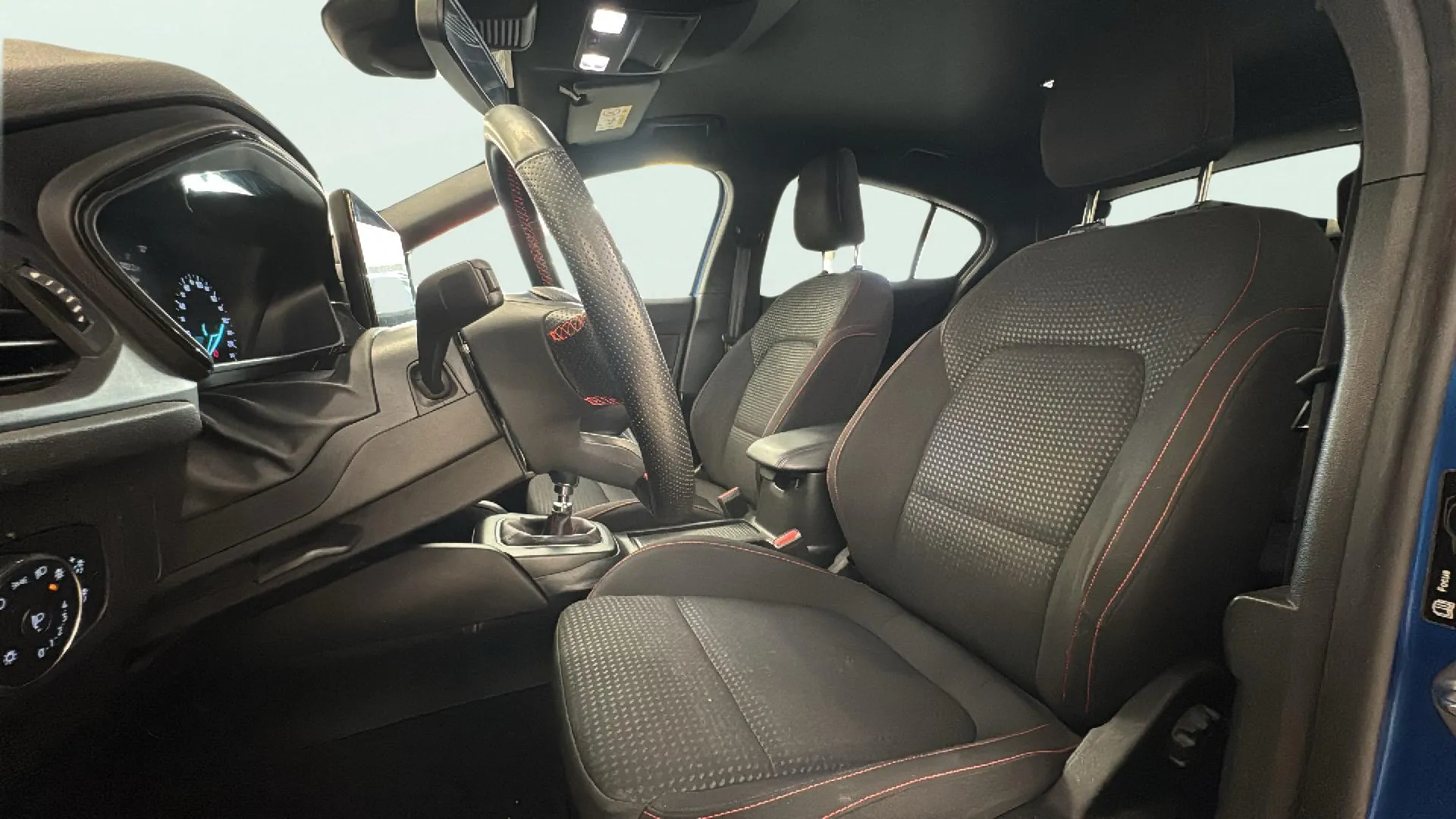 Ford Focus 1.0 EcoBoost MHEV ST-Line - foto 10