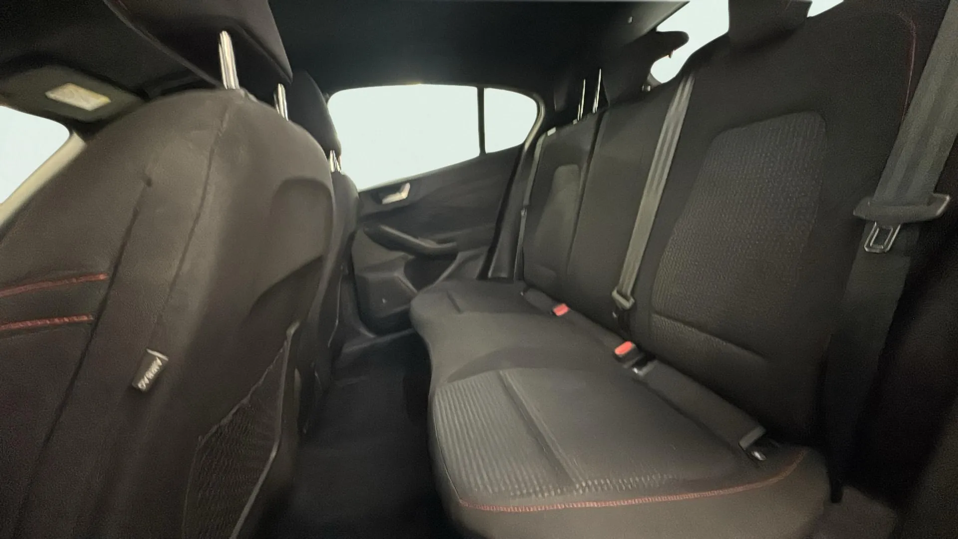 Ford Focus 1.0 EcoBoost MHEV ST-Line - foto 11