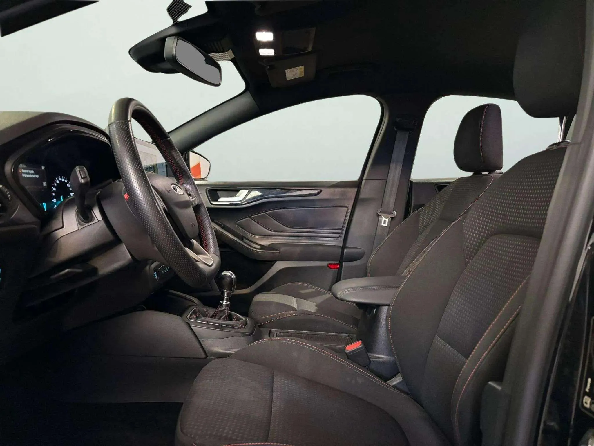 Ford Focus 1.0 EcoBoost MHEV ST-Line - foto 17
