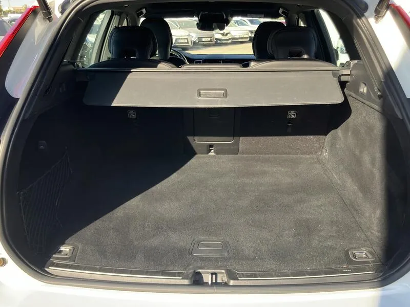Volvo XC60 2.0 B4 G R-Design - foto 18