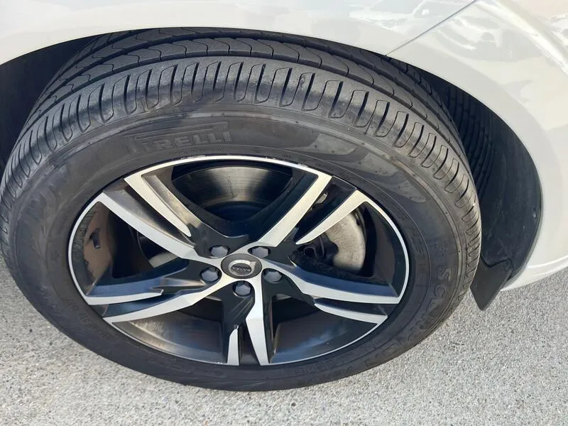 Volvo XC60 2.0 B4 G R-Design - foto 26