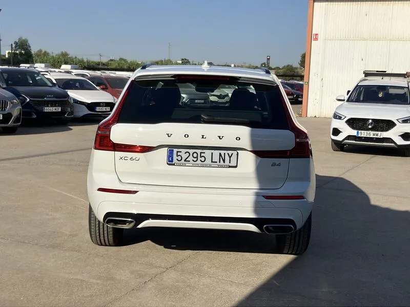 Volvo XC60 2.0 B4 G R-Design - foto 5