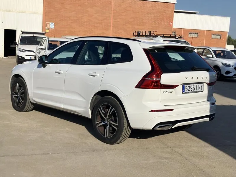 Volvo XC60 2.0 B4 G R-Design - foto 4
