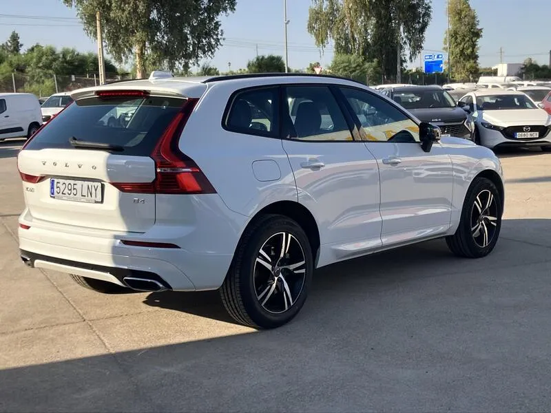 Volvo XC60 2.0 B4 G R-Design - foto 6