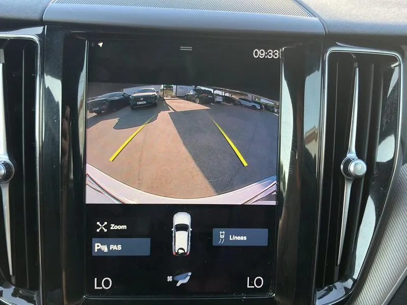 Volvo XC60 2.0 B4 G R-Design - foto 45