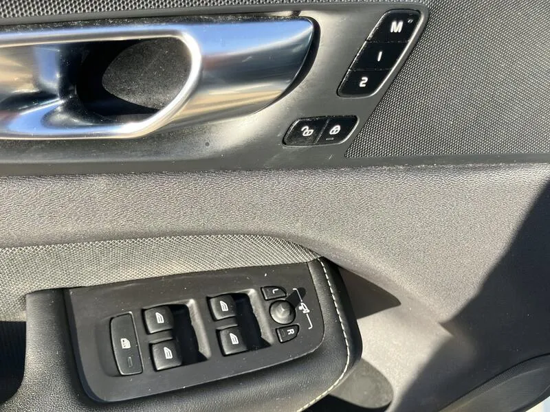 Volvo XC60 2.0 B4 G R-Design - foto 36