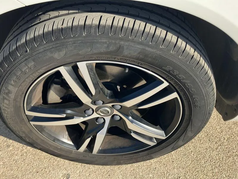 Volvo XC60 2.0 B4 G R-Design - foto 19