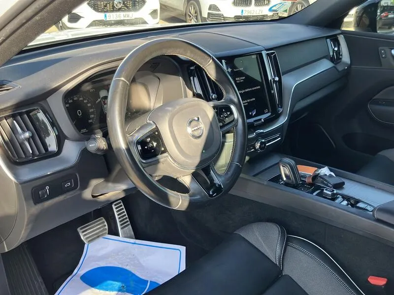 Volvo XC60 2.0 B4 G R-Design - foto 10