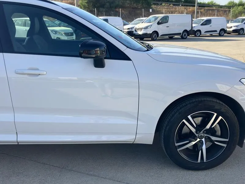 Volvo XC60 2.0 B4 G R-Design - foto 25