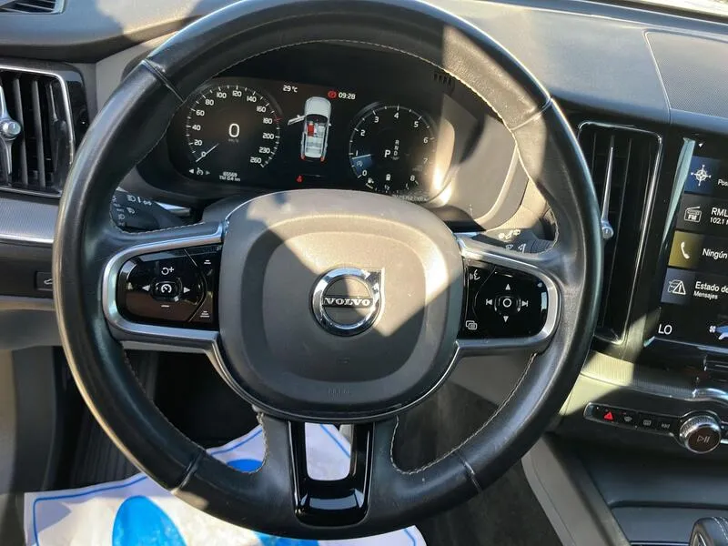 Volvo XC60 2.0 B4 G R-Design - foto 14