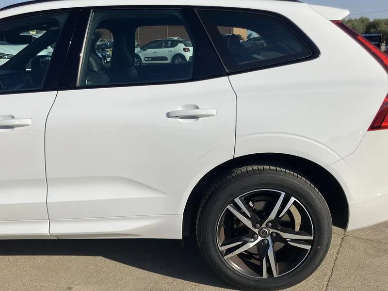 Volvo XC60 2.0 B4 G R-Design - foto 21