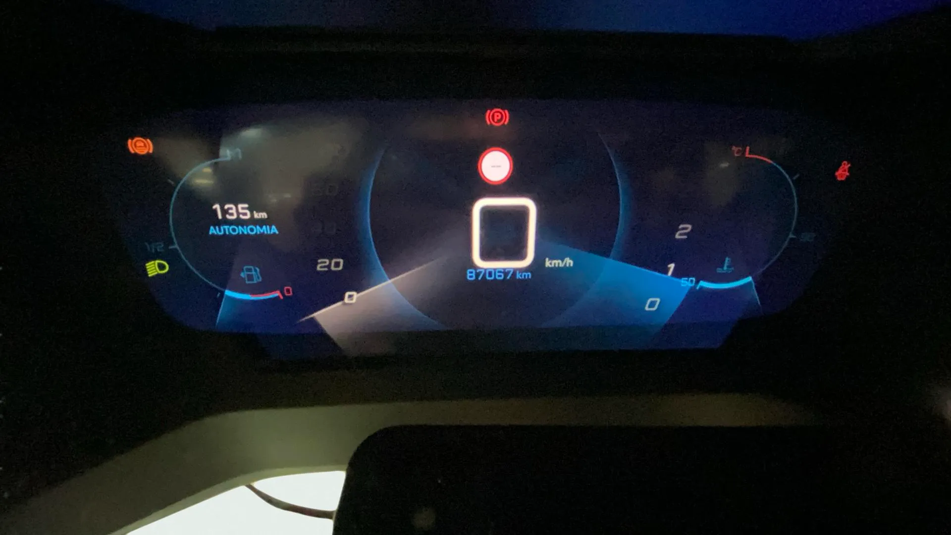Peugeot 2008 Allure PureTech 100 BVM6 - foto 8