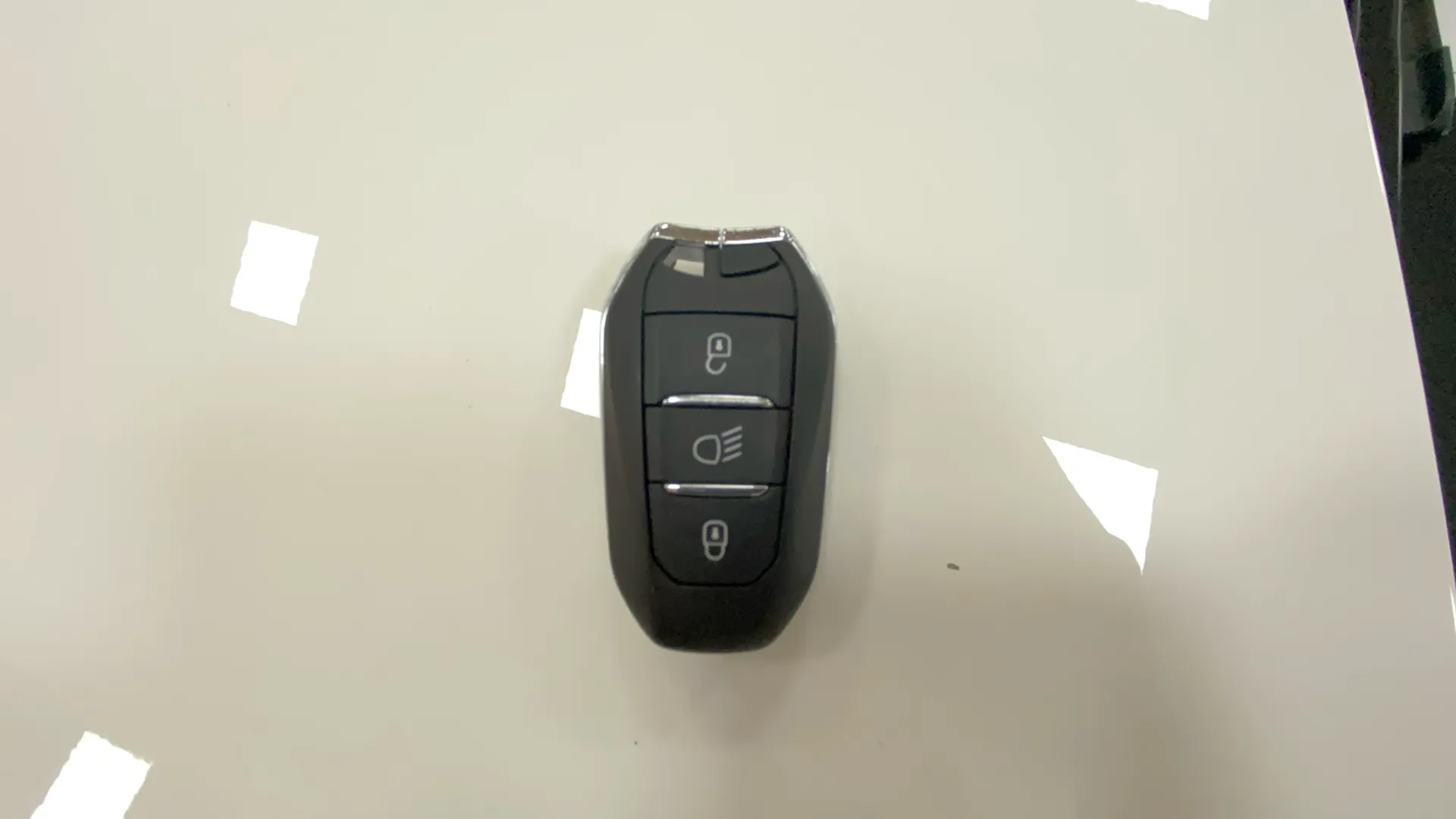 Peugeot 2008 Allure PureTech 100 BVM6 - foto 17