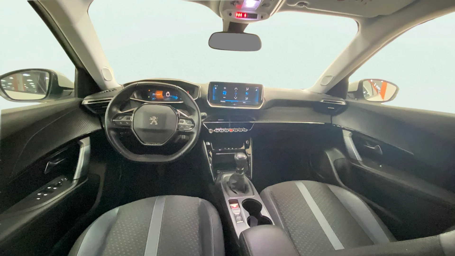 Peugeot 2008 Allure PureTech 100 BVM6 - foto 13