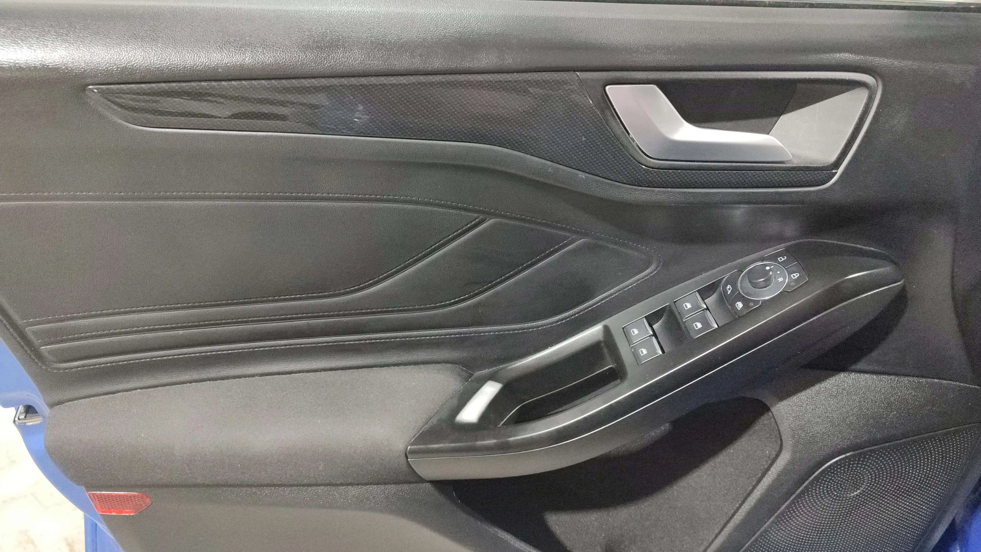 Ford Focus 1.0 EcoBoost MHEV ST-Line - foto 6
