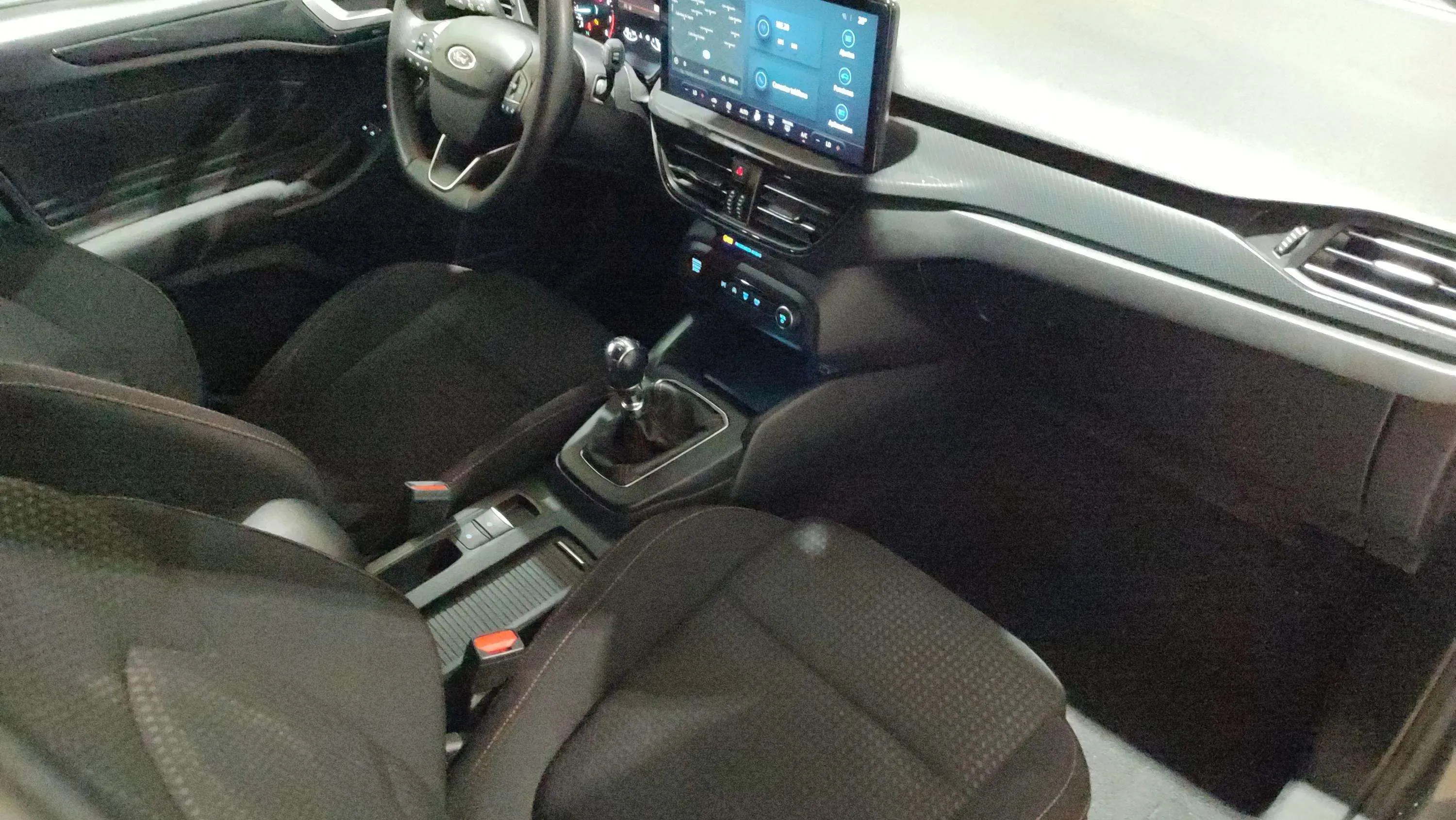 Ford Focus 1.0 EcoBoost MHEV ST-Line - foto 23