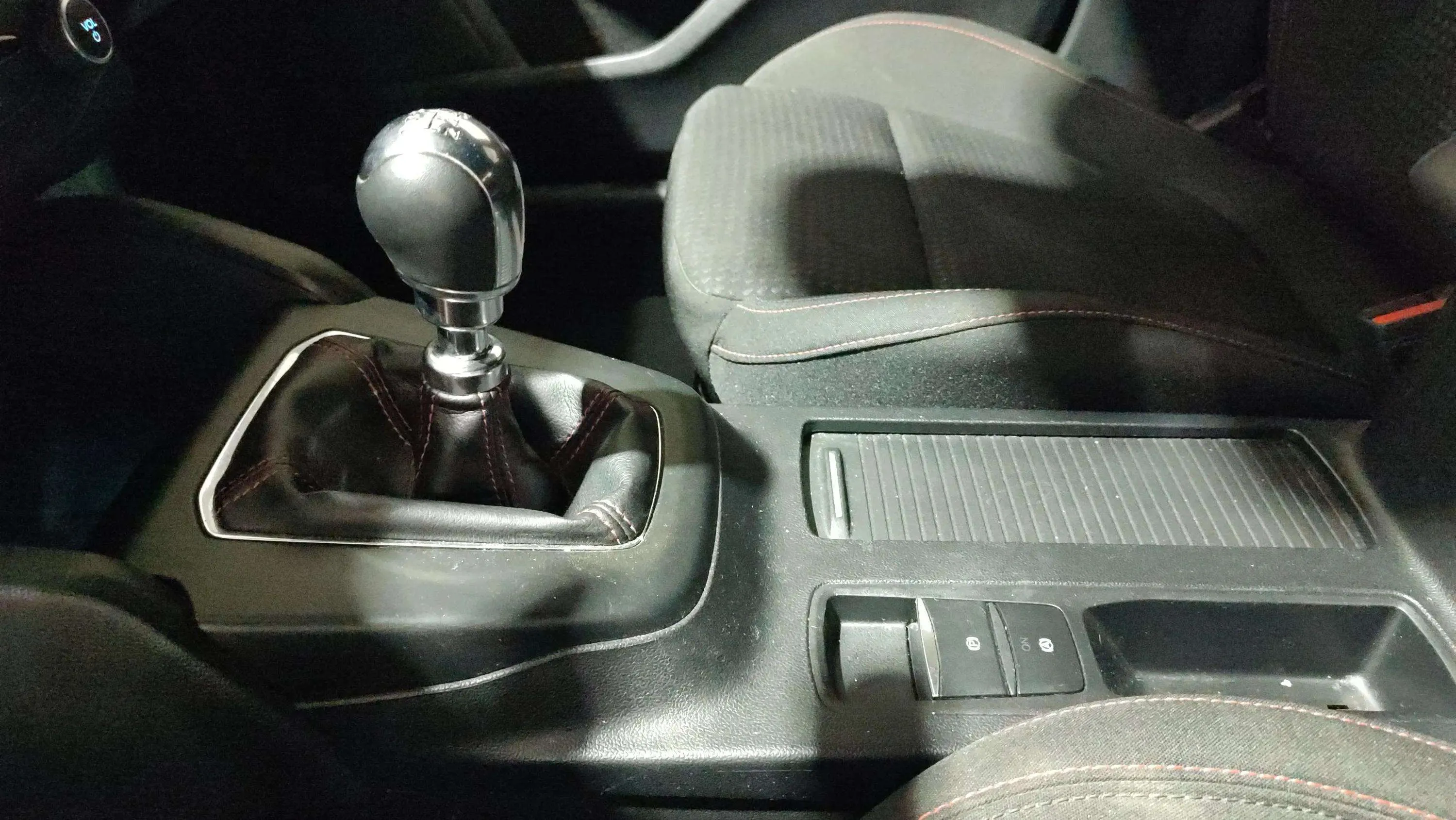 Ford Focus 1.0 EcoBoost MHEV ST-Line - foto 18