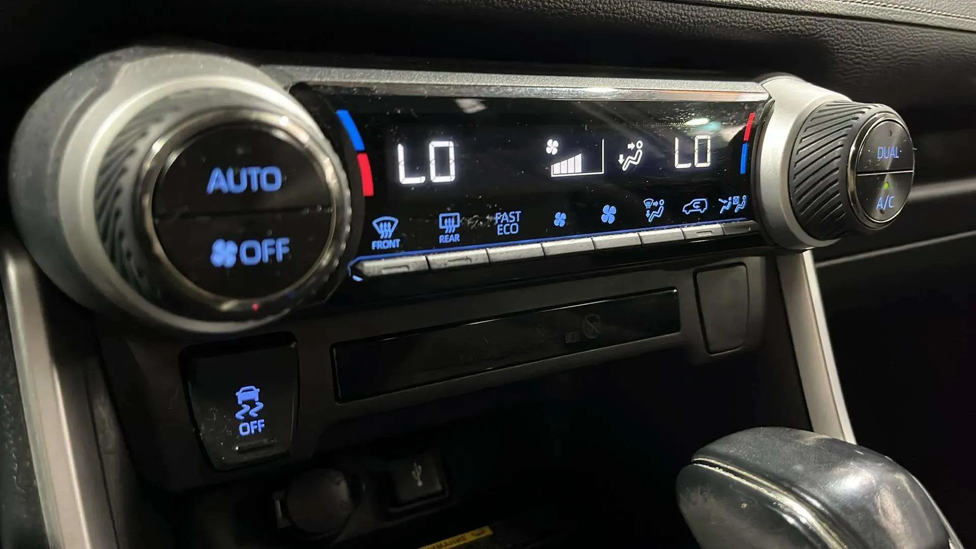 Toyota RAV4 2.5l 220H Advance - foto 8